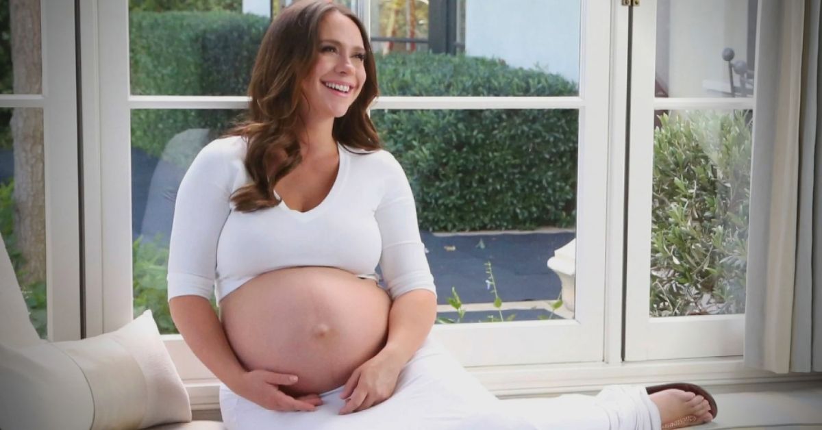 is jennifer love hewitt pregnant